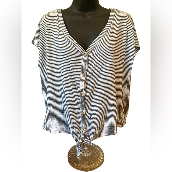 Rachel Zoe 100% Linen Button & Tie front Top. Size Medium. - Picture 4 of 12